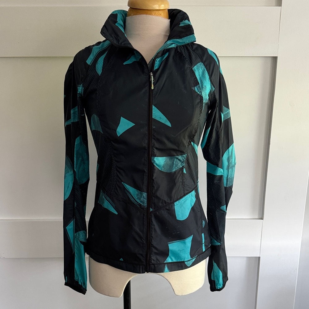 Lululemon Athletica Black and Teal Patterned Lite Jacket